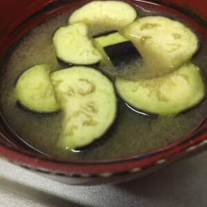 黒くならないですよ☆茄子と豆腐の美味しいお味噌汁